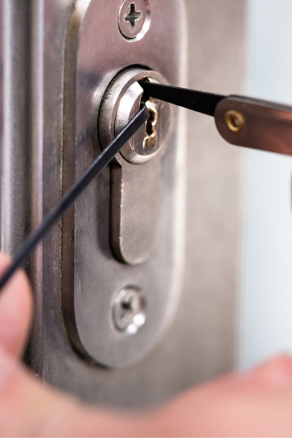 Türöffnung Baesweiler - Aufsperrdienst Baesweiler - Schlüsseldienst - Schlüsselnotdienst - Türöffnung - Schlosswechsel - Einbruchschutz - Alsdorf - Aachen - Roetgen - Simmerath (1)